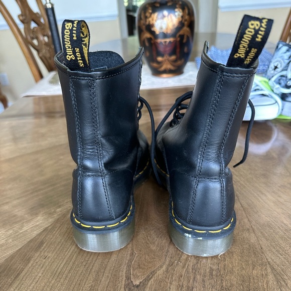 DR. MARTENS 11821 Original Boots - Picture 6 of 9